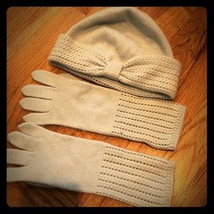 Anne Taylor 100% cashmere hat and gloves